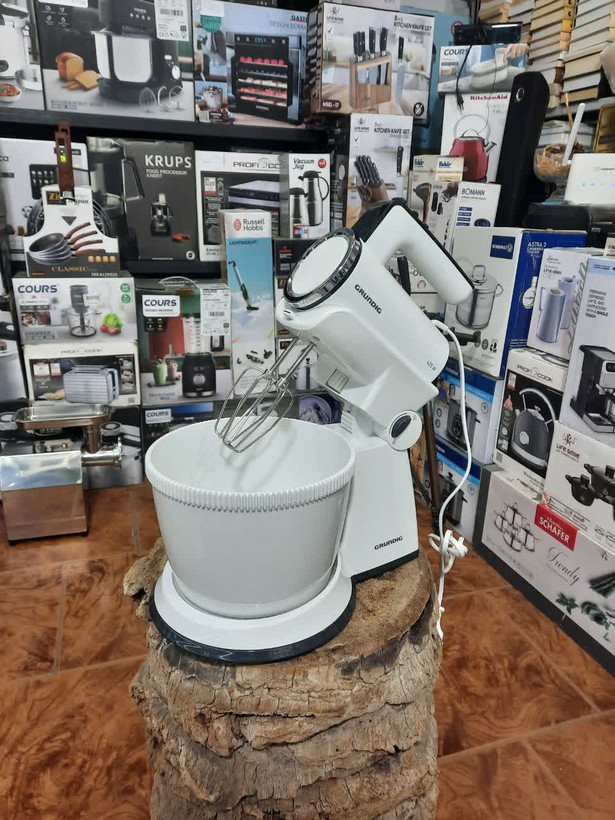 همزن کاسه دار گروندیک مدل HM6860 کاسه چرخشی